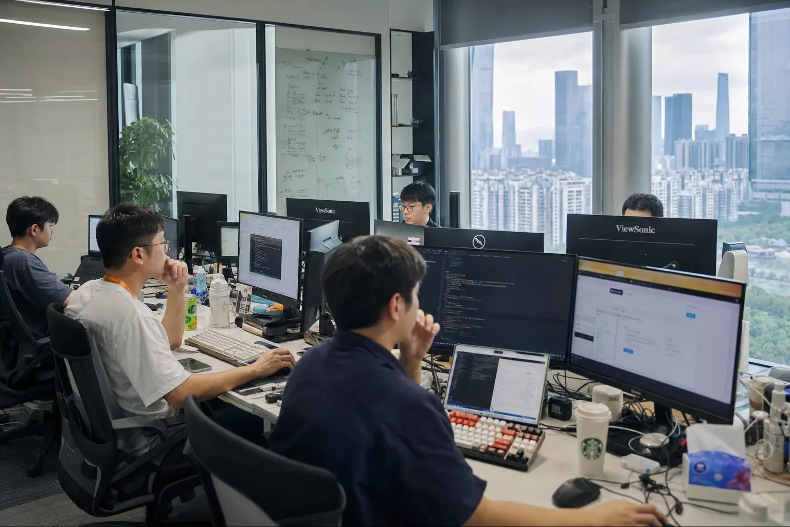 红数科技团队在深圳办公区推进开发工作